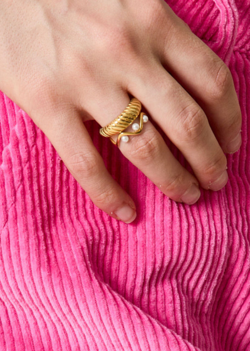GOLD WAVE RING