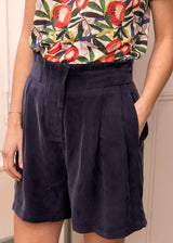 SHORT VALENTIN FLUIDE EFFET JUPE BLEU MARINE | MARIE SIXTINE